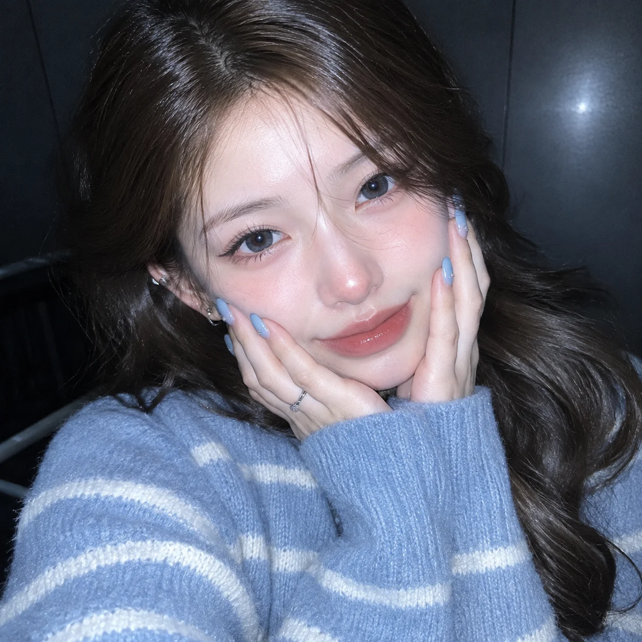 Baby ꕤ Blue 闪光自拍肖像